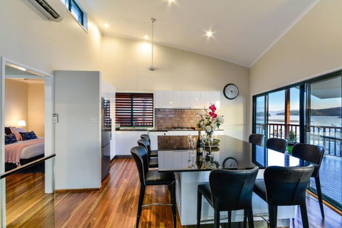 NEWLY BEAUTFULLY RENOVATED 16 The Casuarina 3 Bedroom House With 180 Degree Ocean Views - Accommodation Broadbeach 5