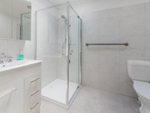 DRIFTAWAY ACROSS FROM SURF BEACH - Accommodation Broadbeach 5