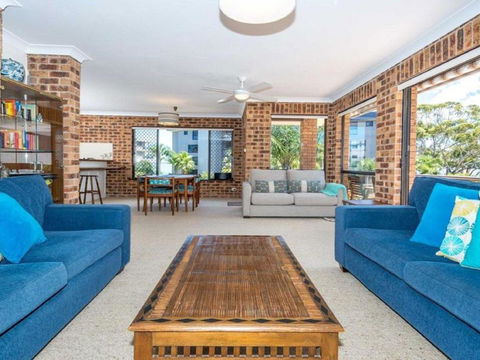 COLUMBIA VIEWS 2 / 9 COLUMBIA CLOSE AIRCON WIFI NETFLIX VIEWS & BOAT PARKING - Accommodation Broadbeach 5