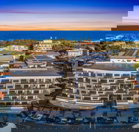 Arise Hedge - Accommodation Broadbeach