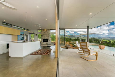 The Springs - Accommodation Broadbeach 1