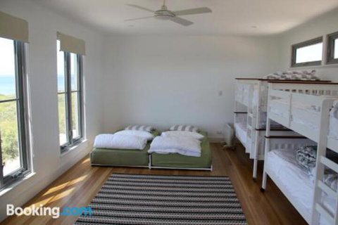 DEstrees Bay Beach House - Accommodation Broadbeach 5