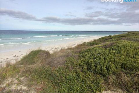 DEstrees Bay Beach House - Accommodation Broadbeach 4