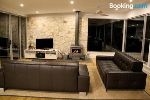 DEstrees Bay Beach House - Accommodation Broadbeach 2