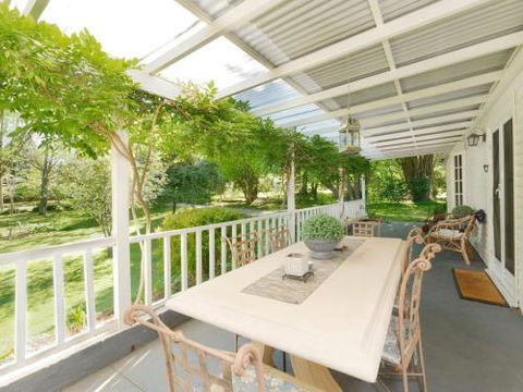 Redwood Cottage Burradoo Getaway Southern Highlands 4pm Check Out Sunday - Accommodation Broadbeach 1
