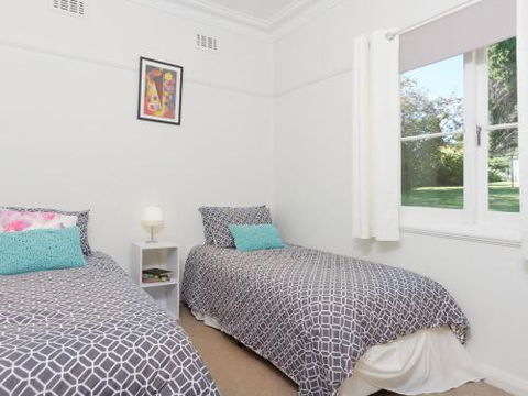 Redwood Cottage Burradoo Getaway Southern Highlands 4pm Check Out Sunday - Accommodation Broadbeach 2