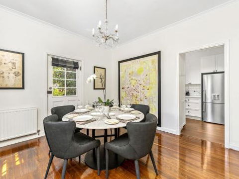 NARRAN Burradoo 4pm Check Out On Sundays - Accommodation Broadbeach 4