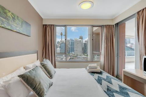 DREAM HARBOUR VIEW 2 BRM / GYM POOL & PARKING - Accommodation Broadbeach 4