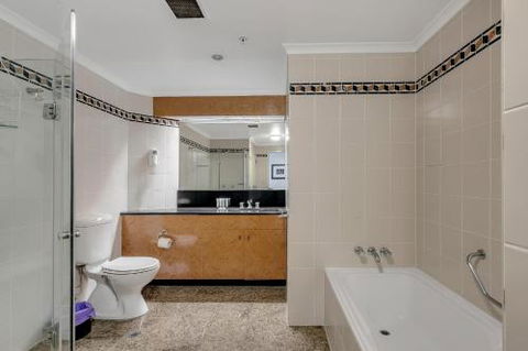 DREAM HARBOUR VIEW 2 BRM / GYM POOL & PARKING - Accommodation Broadbeach 5