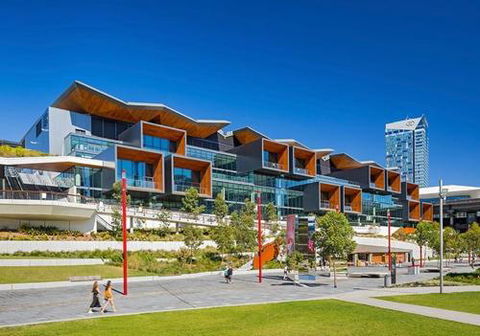 DREAM HARBOUR VIEW 2 BRM / GYM POOL & PARKING - Accommodation Broadbeach 6