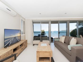 Soldiers Point Road 2 163 Seaside Splendour - Accommodation Broadbeach 2
