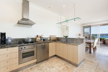 Stylish 2 Bdr Overlooking Parsley Bay H379 - Accommodation Broadbeach 3