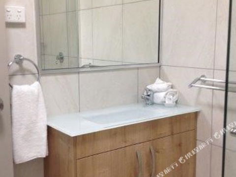 BEST WESTERN CASTLE LODGE MOTEL - Accommodation Broadbeach 3