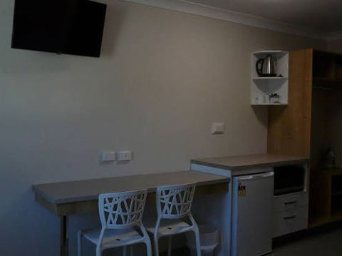 BEST WESTERN CASTLE LODGE MOTEL - Accommodation Broadbeach 1