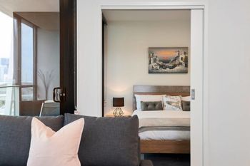 Panoramic Melbourne Views From Stylish Apartment - Accommodation Broadbeach 6