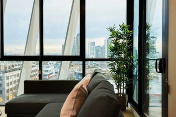 Panoramic Melbourne Views From Stylish Apartment - Accommodation Broadbeach 5