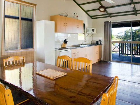 1770 Beach Accommodation Elliot Lodge - Accommodation Broadbeach 3