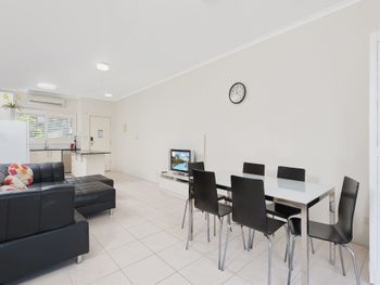 Sandy Point Road Unit 337 265 Pacific Blue - Accommodation Broadbeach 3