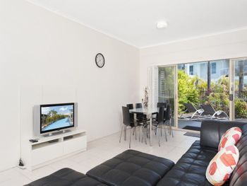 Sandy Point Road Unit 337 265 Pacific Blue - Accommodation Broadbeach 1