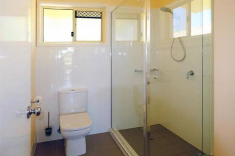 At Cylinder Unit 3 - Accommodation Broadbeach 4