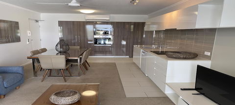 Airtrip Apartments On Carlyle St. Mackay - Accommodation Broadbeach 3