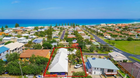 Clubyamba Beach Holiday Accommodation - Adults Only - Accommodation Broadbeach 0