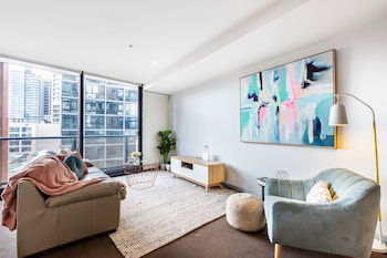 Ella, 1BDR Melbourne Apartment - Accommodation Broadbeach 6