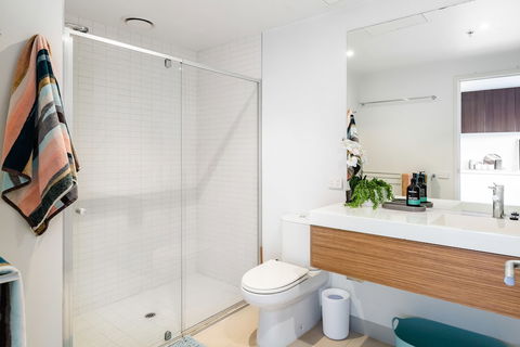 Ella, 1BDR Melbourne Apartment - Accommodation Broadbeach 2