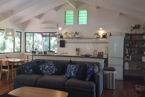 1 Bedroom Home Surrounded By Nature - Accommodation Broadbeach 3