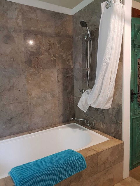 1 Bedroom Home Surrounded By Nature - Accommodation Broadbeach 5