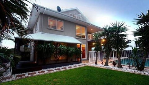 Oceanic 141 Beach House - Accommodation Broadbeach 0