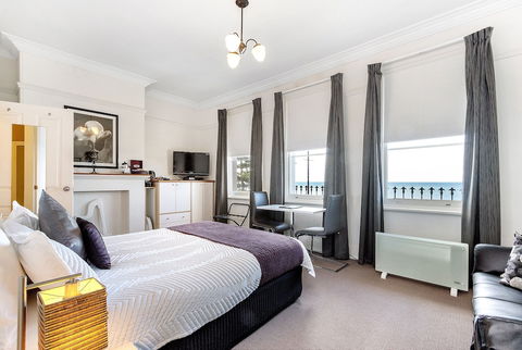 The Madsen - Accommodation Broadbeach 4