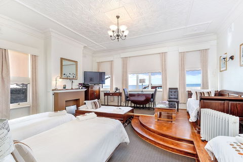 The Madsen - Accommodation Broadbeach 3