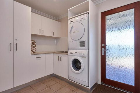 Esperance Landing - Accommodation Broadbeach 4