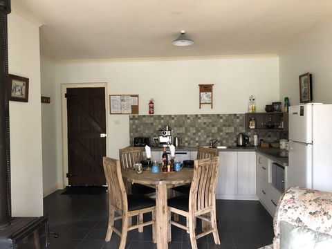St Helens Country Cottages - Accommodation Broadbeach 3