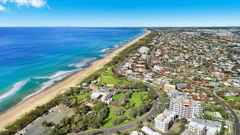 Beachside Resort - Kawana Waters - Accommodation Broadbeach 1