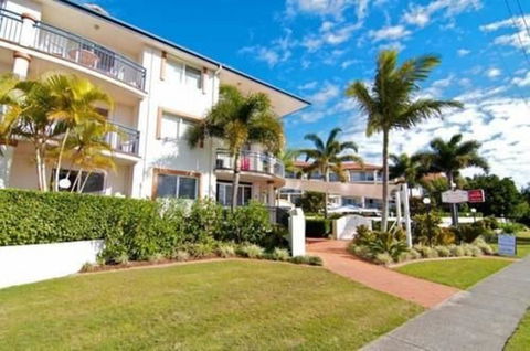 Blue Water Bay Luxury Villas - Accommodation Broadbeach 2
