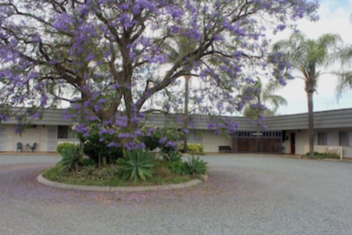 Junee Reefs NSW Accommodation Broadbeach