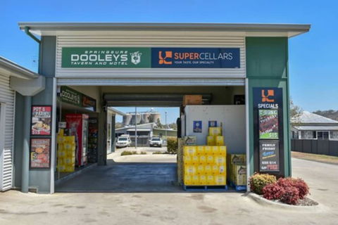 Dooleys Springsure Tavern And Motel - Accommodation Broadbeach 4