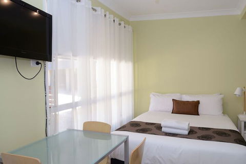 Motel On Alpine - Accommodation Broadbeach 4