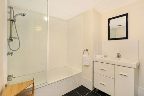 Palmerston Tower Holiday Apartments - Accommodation Broadbeach 4