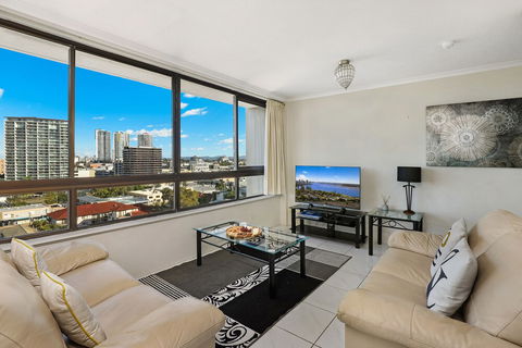 Palmerston Tower Holiday Apartments - Accommodation Broadbeach 3