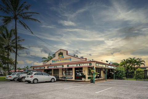 Tropical Lodge - Accommodation Broadbeach 1