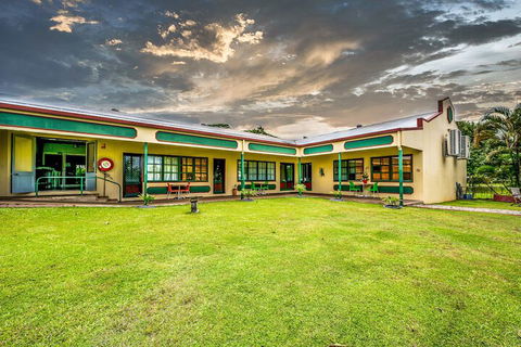 Tropical Lodge - Accommodation Broadbeach 7