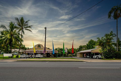 Tropical Lodge - Accommodation Broadbeach 6