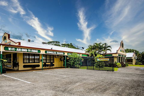 Tropical Lodge - Accommodation Broadbeach 4
