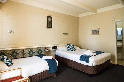 Plainsman Motel - Accommodation Broadbeach 4