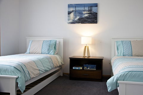 Penguin Beachfront Apartments - Accommodation Broadbeach 2
