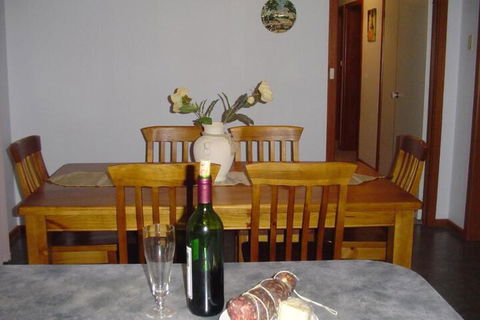 Catania Cottage & Farmhouse - Accommodation Broadbeach 5