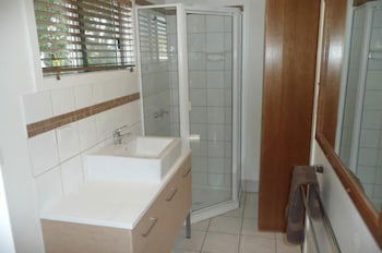 Beachside Holiday Units - Accommodation Broadbeach 4